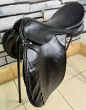 Load image into Gallery viewer, 17 1/2” Extra Wide M&amp;J Saddlery English GP Saddle - Black - XW Cob Tree