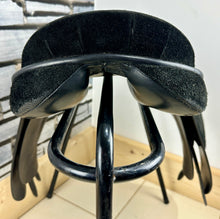 Load image into Gallery viewer, 16 1/2” XW Teversal WH Saddle - Black