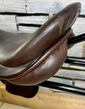 Load image into Gallery viewer, 17 1/2” Wide Ideal VSD/WH/GP English Saddle - Brown - Working Hunter Cob