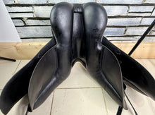 Load image into Gallery viewer, 17 1/2” Medium Spalding Britanica Elite Dressage Saddle - Black