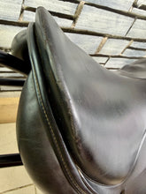 Load image into Gallery viewer, 17” MW Harry Dabbs Taurus Forward Cut GP Saddle -Black- Upswept Panels