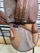 Load image into Gallery viewer, 16 1/2” MW/Changeable Gullet Wintec Jump Saddle - Tan