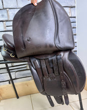 Load image into Gallery viewer, 17” Wide Farrington Burford Event Cob Saddle - Brown
