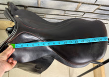 Load image into Gallery viewer, 17 1/2” MW Frank Baines Elan Close Contact Jump Saddle - Brown