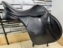 Load image into Gallery viewer, 17 1/2” Medium/Changeable Gullet Thorowgood High Wither T6 GP Saddle - Black