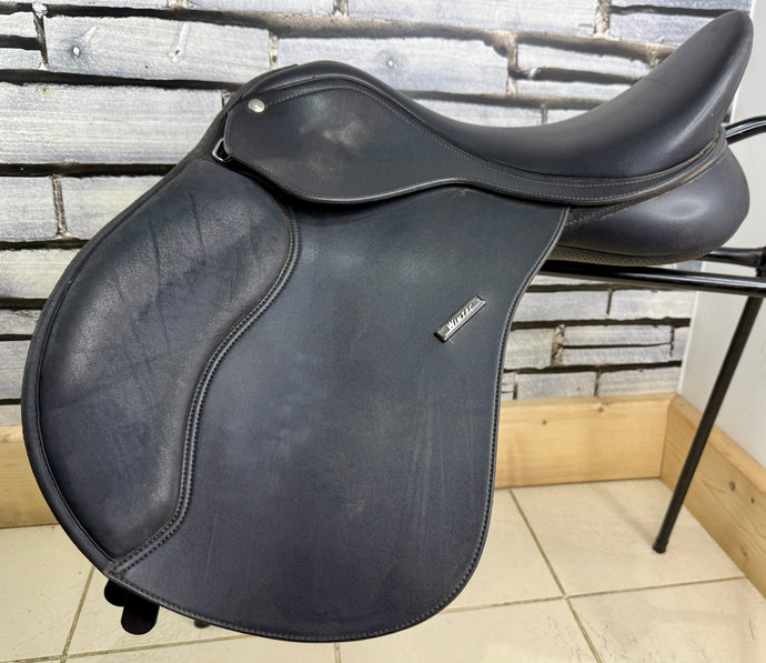 17 1/2” Wide/Changeable Gullet Wintec 500 GP Saddle - Black