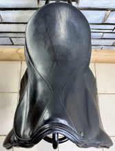Load image into Gallery viewer, 18” 29.5/MW Stubben Romanus Show/Working Hunter Saddle - Brown