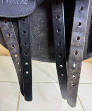 Load image into Gallery viewer, 16 1/2” XW/Changeable Gullet Wintec Wide Cob GP Saddle - Black - Flocked - 4 Strap