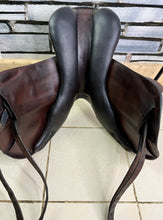 Load image into Gallery viewer, 17” +1.5 (MW) Amerigo Vega Monoflap Jump Saddle - Brown