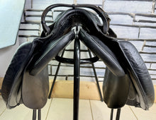 Load image into Gallery viewer, 17” Wide Trapezius Panel Saddle - Black