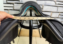 Load image into Gallery viewer, 16 1/2” Wide (AO) Voltaire Palm Beach 2024 Jump Saddle - Black - FIN Panel