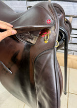 Load image into Gallery viewer, 17” MW-Wide Jeffries Falcon Hawk Event GP Saddle - Brown