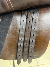 Load image into Gallery viewer, 17 1/2” Medium Santa Cruz Jump Saddle - Brown