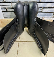 Load image into Gallery viewer, 17” Medium County Saddlery Fusion Dressage Saddle - Black