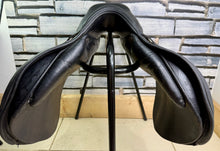 Load image into Gallery viewer, 17 1/2” MW Harry Dabbs Jaguar Jump Saddle - Black
