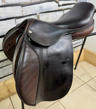 Load image into Gallery viewer, 17 1/2” MW Frank Baines Elan Close Contact Jump Saddle - Brown