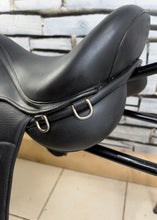 Load image into Gallery viewer, 17” on 16 1/2” Panels Wide Winners Circle GP/Jump Cob Saddle - Black