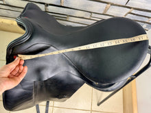 Load image into Gallery viewer, 17 1/2” MW LH Albion SLK Dressage Saddle - Black