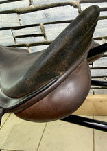 Load image into Gallery viewer, 17 1/2” Wide Paul Jones Working Hunter Saddle -Brown- Suede Seat &amp; Knees