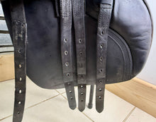Load image into Gallery viewer, 17” XW Silhouette Dual/Double Flap Jump Saddle - Black/Brown