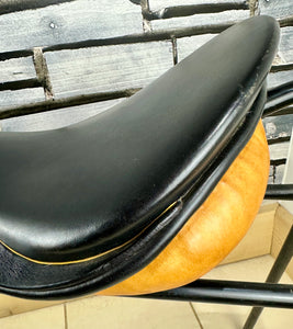 18” MW (Fit 31) Stubben Siegfried Extra GP/Jump Saddle - Black/Tan