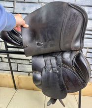 Load image into Gallery viewer, 17 1/2” MW Albion Kontrol Ultima Forward Flap Jump Saddle - Brown