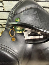 Load image into Gallery viewer, 17 1/2” MW Ideal International Event GP Saddle - Black