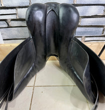 Load image into Gallery viewer, 17” Wide Farrington Kentucky Dressage Saddle - Black