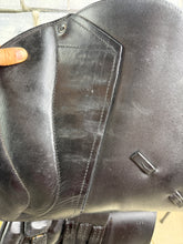 Load image into Gallery viewer, 17 1/2” Medium Albion Selecta GP Saddle -Black- Changeable Knee Pads