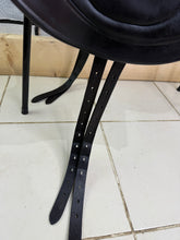 Load image into Gallery viewer, 17” MW Excelle/Walsall Riding English Monoflap Jump Saddle - Brown