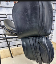 Load image into Gallery viewer, 17” Medium Jeffries Falcon English Event GP Saddle - Black