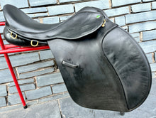 Load image into Gallery viewer, 17 1/2” Wide Ideal International Event Saddle - Black