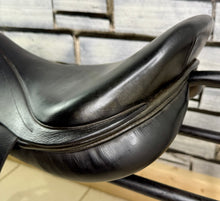 Load image into Gallery viewer, 17 1/2” MW Eric Thomas Jump Saddle - Black