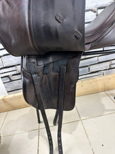 Load image into Gallery viewer, 17” Narrow Albion K2 Dressage Saddle - Brown