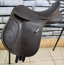 Load image into Gallery viewer, 14 1/2” Wide Changeable Gullet Wintec Pony GP Saddle -Brown- Flocked