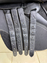 Load image into Gallery viewer, 16 1/2” Changeable Gullet (Medium) Whitaker Barnsley Pony Jumping Saddle - Black