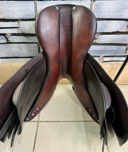 Load image into Gallery viewer, 17 1/2” MW Frank Baines Elan Close Contact Jump Saddle - Brown