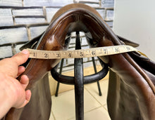 Load image into Gallery viewer, 16 1/2” MW Sandringham GP Saddle - Brown