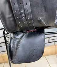 Load image into Gallery viewer, 15” Medium English Leather Pony GP/WH Working Hunter Saddle - Black
