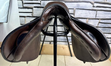 Load image into Gallery viewer, 17” 32/Wide Stubben Juventus Jump Saddle - Brown