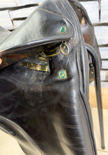 Load image into Gallery viewer, 18” 29.5/MW Stubben Romanus Show/Working Hunter Saddle - Brown