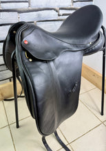 Load image into Gallery viewer, 17 1/2” MW LH Albion SLK Dressage Saddle - Black