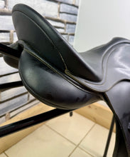 Load image into Gallery viewer, 17 1/2” MW/Changeable Gullet Wintec GP Saddle - Black - Lightweight