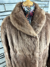 Load image into Gallery viewer, Ladies Approx Size 16 Vintage Fur Coat