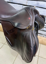 Load image into Gallery viewer, 17” MW Jeffries Falcon One GP/Jump/Event Saddle - Brown - Square Cantle