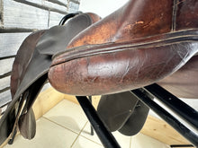 Load image into Gallery viewer, 17 1/2” MW Bruno Del Grange Close Contact Jump Saddle - Brown