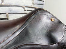 Load image into Gallery viewer, 17” Medium Prestige Arezzo Jump Saddle - Brown