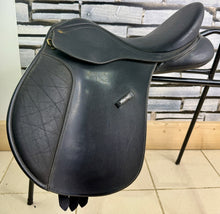 Load image into Gallery viewer, 17” 3XW/Changeable Gullet Wintec Wide Cob GP Saddle - Black
