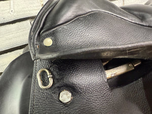17” Wide Trapezius Panel Long Strap Saddle - Black
