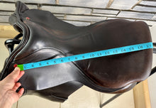 Load image into Gallery viewer, 17 1/2” MW Albion Kontrol Jump Saddle - Brown - Super Secure Big Blocks
